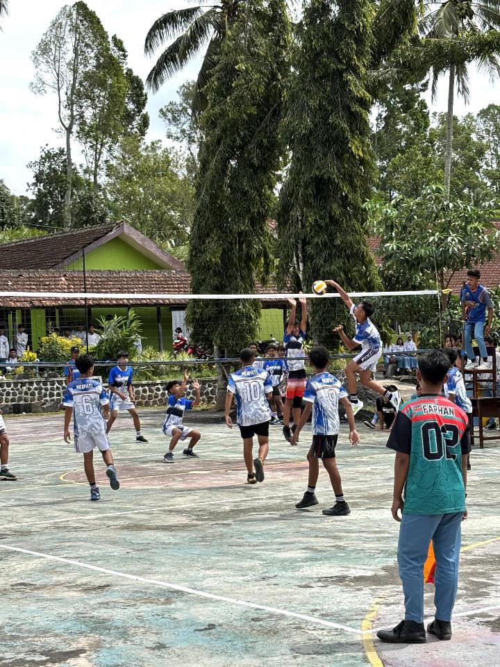 Perayaan mengikutiturnament voli